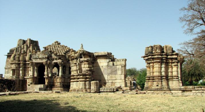 Temples and shrines near Gaumukh kund