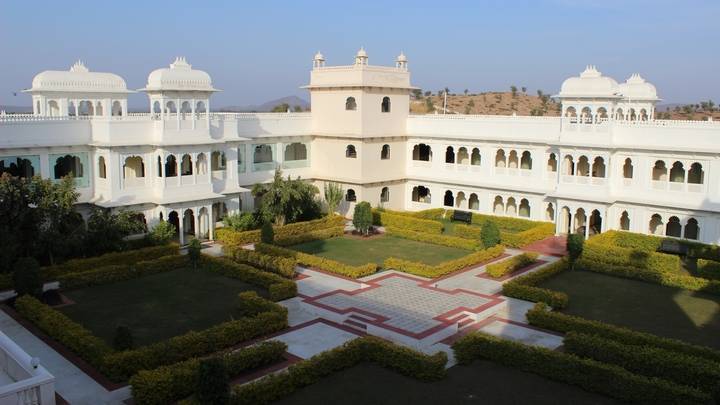 Lake Nahargarh Palace, Chittorgarh - A jüSTa Resort Hotel And Lobby