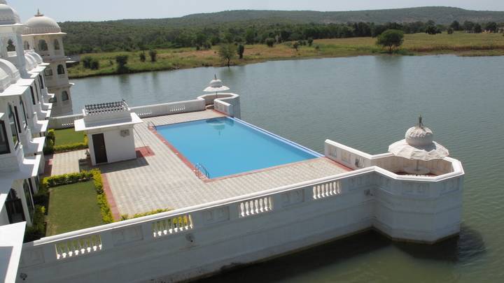 Lake Nahargarh Palace, Chittorgarh - A jüSTa Resort Swimming pool