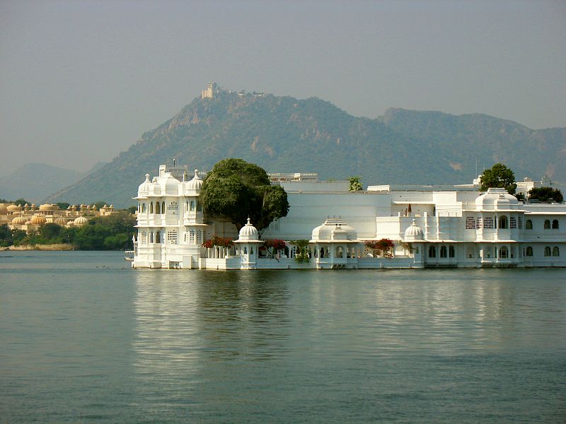 udaipur pichola lake